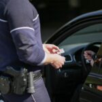 Policier permis de conduire
