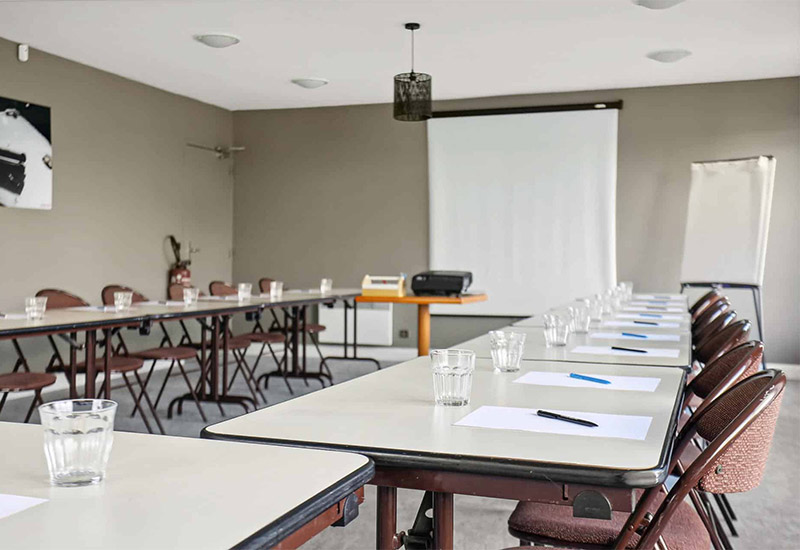 Salle de formation de l'hôtel Le 2 By Akena (Ancien The Originals City Le Lac), à La Ferté-Bernard