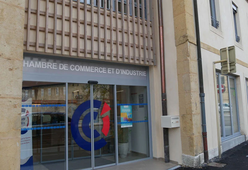 Façade de la Chambre de Commerce et d'Industrie du Doubs à Pontarlier