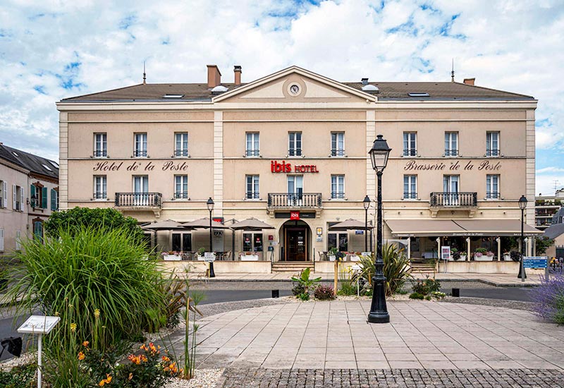 Façade de l'hôtel Ibis de Montargis