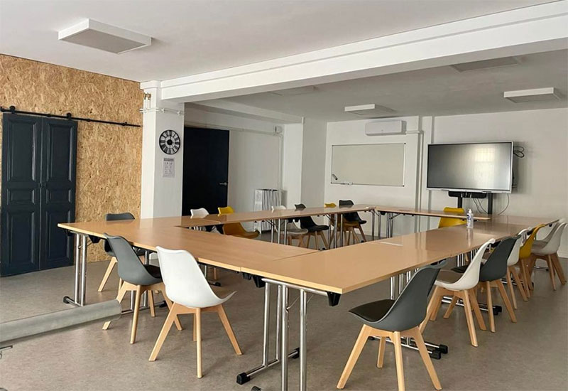 Salle de formation de l'espace de coworking Univers Co, à Le Creusot