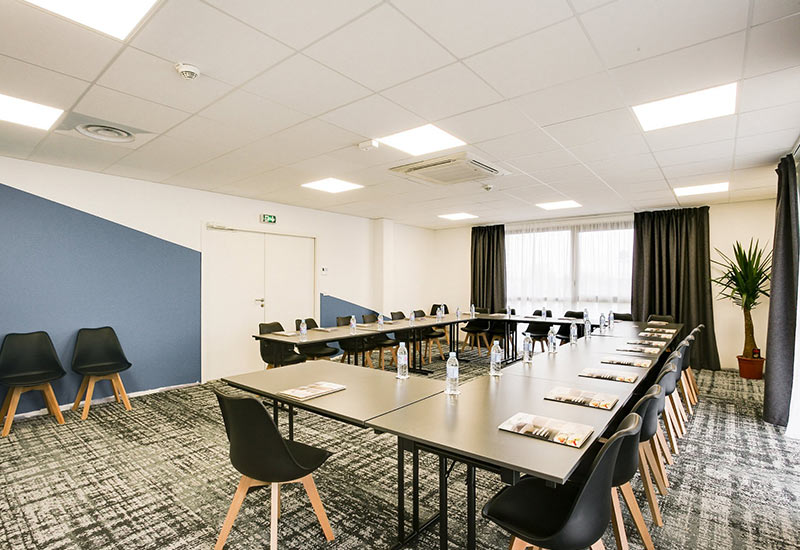Salle de formation à Brit hotel à Loches