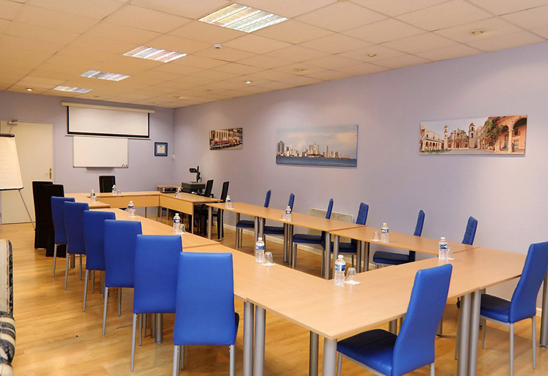 hotel-les-pasteliers-albi-salle-formation-800X550 Salle de formation Hôtel Les Pasteliers Albi