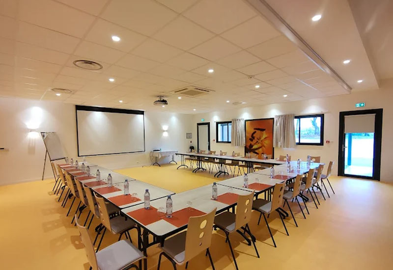 ibis-style-fougeres-salle-formation-800x550 Salle de formation - Hôtel Ibis Styles à Fougères