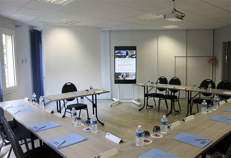 Salle de formation de l'hôtel Kyriad Eurexpo de Bron, proche de Lyon