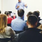 intervenant et stagiaires durant un stage de récupération de points
